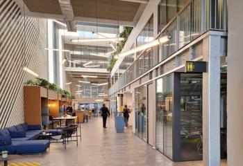Bureaux privatifs dans un espace de coworking - - Tram A