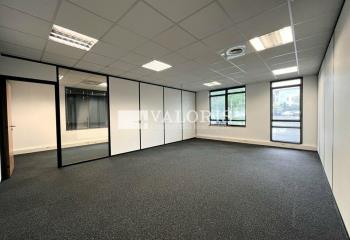 Location bureaux - Pôle d'activités, proche D9 et TGV