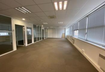 Location bureaux - Proche métro et RER, quais de Seine  à Alfortville - 94140