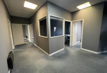 Location bureaux - Proximité aéroport, gare et autoroute  à Beauvais - 60000
