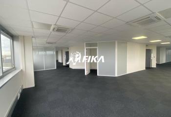 Bureaux à louer - Proche aéroport, rocade, bus et tram  à Blagnac - 31700