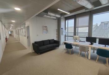 Location bureaux - Proche Gare Saint-Jean et Tram C/D  à Bordeaux - 33000