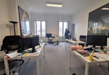 Location de bureaux proche du jardin public  à Bordeaux - 33000