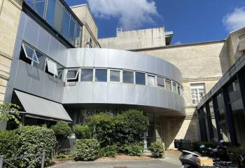Location bureaux - Proche Clinique Saint-Augustin, Tram et Bus  à Bordeaux - 33000