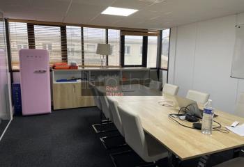 Bureaux à louer à - Proche gare - Accès transports en commun  à Bordeaux - 33000