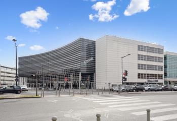 Location bureaux - Place Ravezies, proche tramway et autoroute  à Bordeaux - 33000