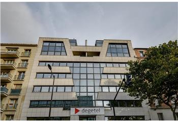 Bureaux à la location à - Très grande terrasse