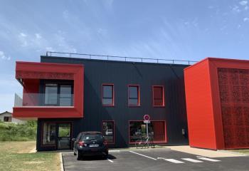 Location bureaux - Proche axes routiers et transports  à Bourg-en-Bresse - 01000