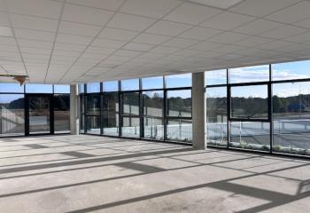 Location bureaux - Proche autoroutes A39 et A40  à Bourg-en-Bresse - 01000