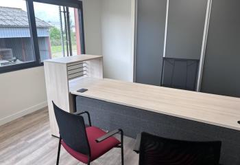 Location bureaux - Proche autoroute A40  à Bourg-en-Bresse - 01000