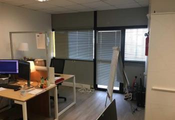 Location bureaux centre-ville - Tramway au pied de l'immeuble  à Brest - 29200