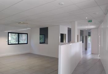Surface de bureaux à louer en immeuble moderne à