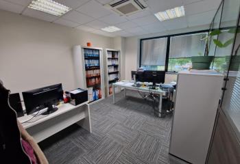 Location bureaux - Proche autoroute A4 et RER  à Bry-sur-Marne - 94360