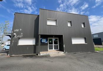 Location bureaux - Proche bus et commerces, parc boisé  à Canéjan - 33610
