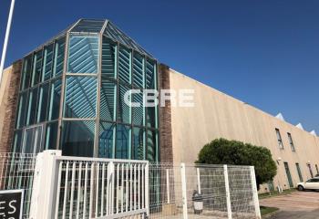 Location bureaux - Proche aéroport, autoroute A8 et transports en commun