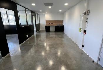 Location bureaux - Proche Bordeaux, accès facile  à Carbon-Blanc - 33560