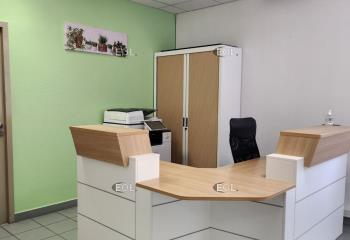 Location bureaux - Proche gare, bus et parkings  à Carpentras - 84200