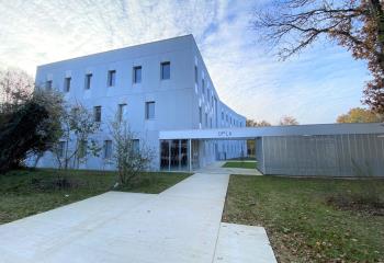 Location bureaux - Proche centre-ville, bus et espaces verts  à Carquefou - 44470