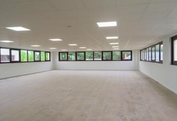 Bureaux à louer - Proche Nantes, accès périphérique et bus  à Carquefou - 44470
