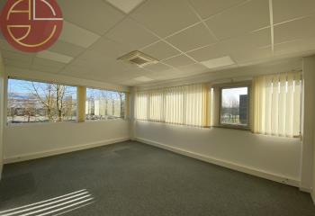 Location bureaux - Proche autoroute et RN  à Castelnau-d'Estrétefonds - 31620