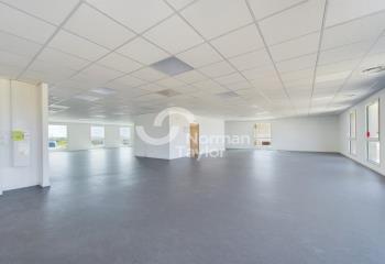 Location bureaux - Proche bus, tram et autoroutes  à Castelnau-le-Lez - 34170