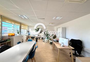 Location de bureaux - au coeur de la zone Via Domitia  à Castries - 34160