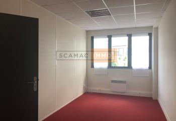 Location bureaux - Proche A15, RER A et centre-ville  à Cergy - 95000