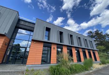 Location bureaux - Proximité commerces, bus et autoroute  à Cesson-Sévigné - 35510
