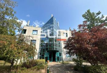 Location bureaux - Parc arboré, proche bus et SNCF  à Charbonnières-les-Bains - 69260