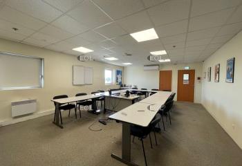Location bureaux - Proche RER E  à Claye-Souilly - 77410