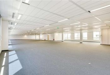 Location bureaux, proche métro Mairie de, immeuble de standing  à Clichy - 92110