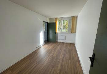 Location bureaux - Quartier Clos des Roses, proche centre-ville et autoroute  à Compiègne - 60200