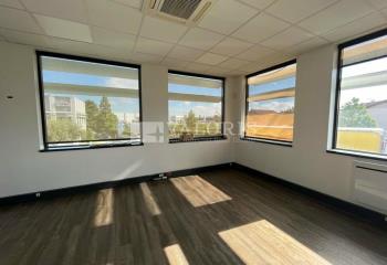 Location bureaux - Proche A46, D301 et transports en commun  à Corbas - 69960