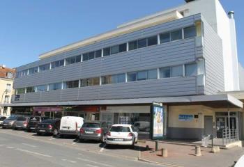 Location bureaux - Proche RER D et autoroutes