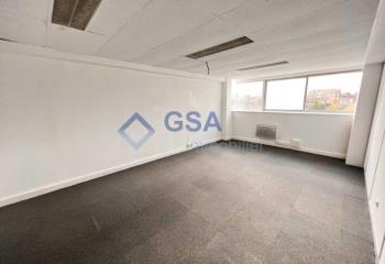 Location bureaux - Proche RER D et autoroutes