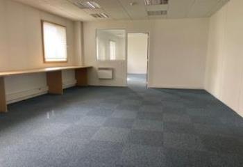 Location de bureaux - zone mixte commerciale  à Cormelles-le-Royal - 14123