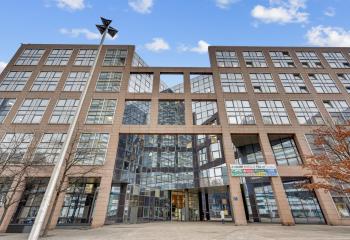 Location bureaux - Proche RER La Défense et Tramway  à Courbevoie - 92400