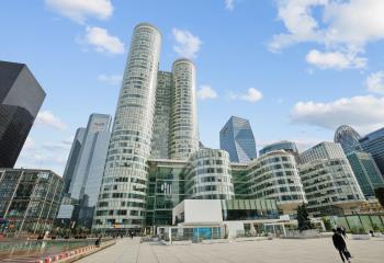 Location bureaux - Coeur Défense, proche transports en commun  à Courbevoie - 92400