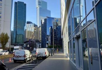 Location bureaux au pied de l'esplanade de la défense  à Courbevoie - 92400