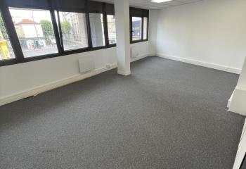 Location bureau au pied du Tram T2  à Courbevoie - 92400