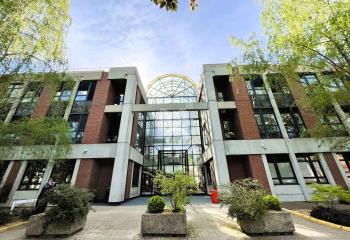 Location bureaux - Proche A6, RER et Tram  à Courcouronnes - 91080