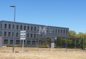 Location bureaux - Proche Tram-Train Evry-Massy et autoroutes  à Courcouronnes - 91080
