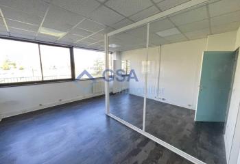 Location bureaux - Proche centre commercial Evry 2 et transports  à Courcouronnes - 91080