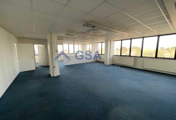 Location bureaux - Proche centre commercial Evry 2 et RER D  à Courcouronnes - 91080