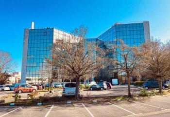Location bureaux - Proche RER, bus et autoroutes  à Courcouronnes - 91080