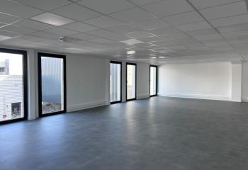 Location bureaux - Proche route nationale, gare TGV et autoroutes  à Crêches-sur-Saône - 71680