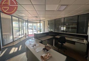 Bureaux à louer, proche axe passant, 8 parkings aériens  à Cugnaux - 31270