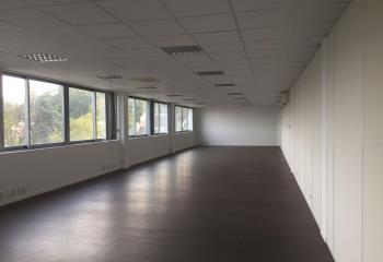 Location bureaux - Proche D372 et centre-ville, bus à 50m  à Dammarie-les-Lys - 77190