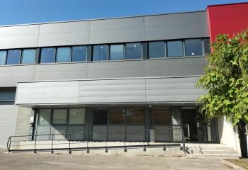 Location bureaux - Proche SNCF, bus et autoroute  à Échirolles - 38130