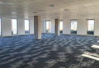 Location bureaux - Proche Rocade Sud et transports  à Échirolles - 38130